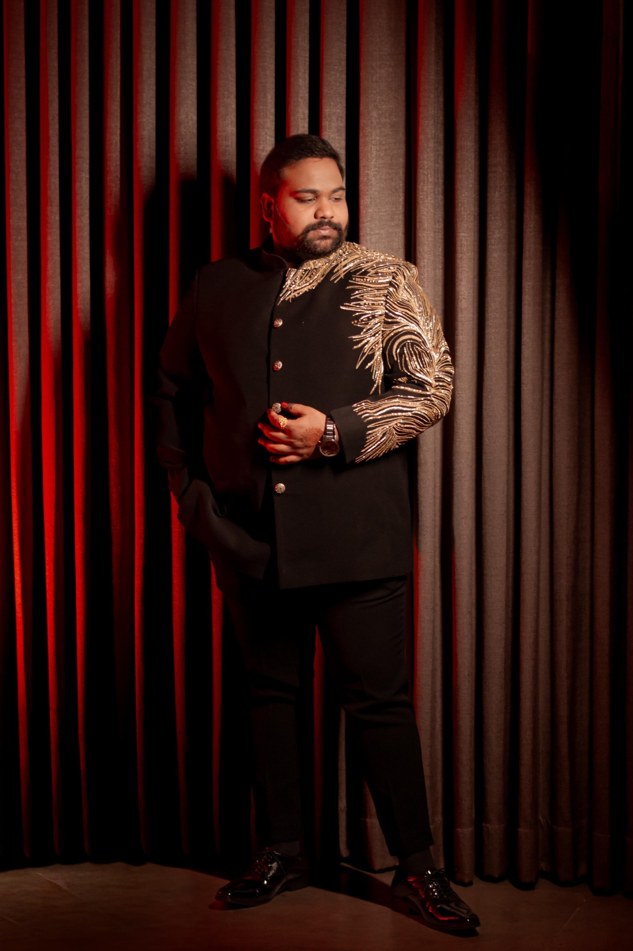 Black Gold Feather Jodhpuri